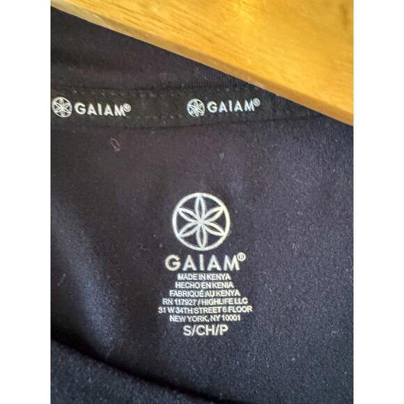 GAIAM Black Performance T-Shirt | Athleisure Essential Yoga Activewear Tee (S) - Picture 3 of 4